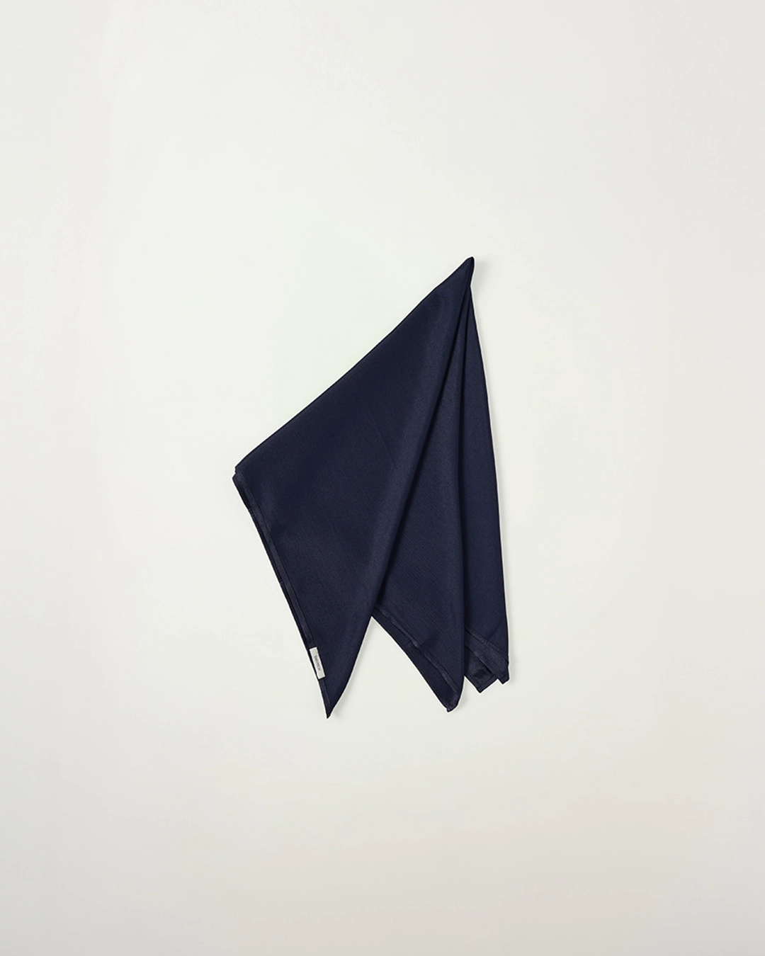 누아르나인 Satin Scarf Blouse [NAVY] 상품 이미지 2
