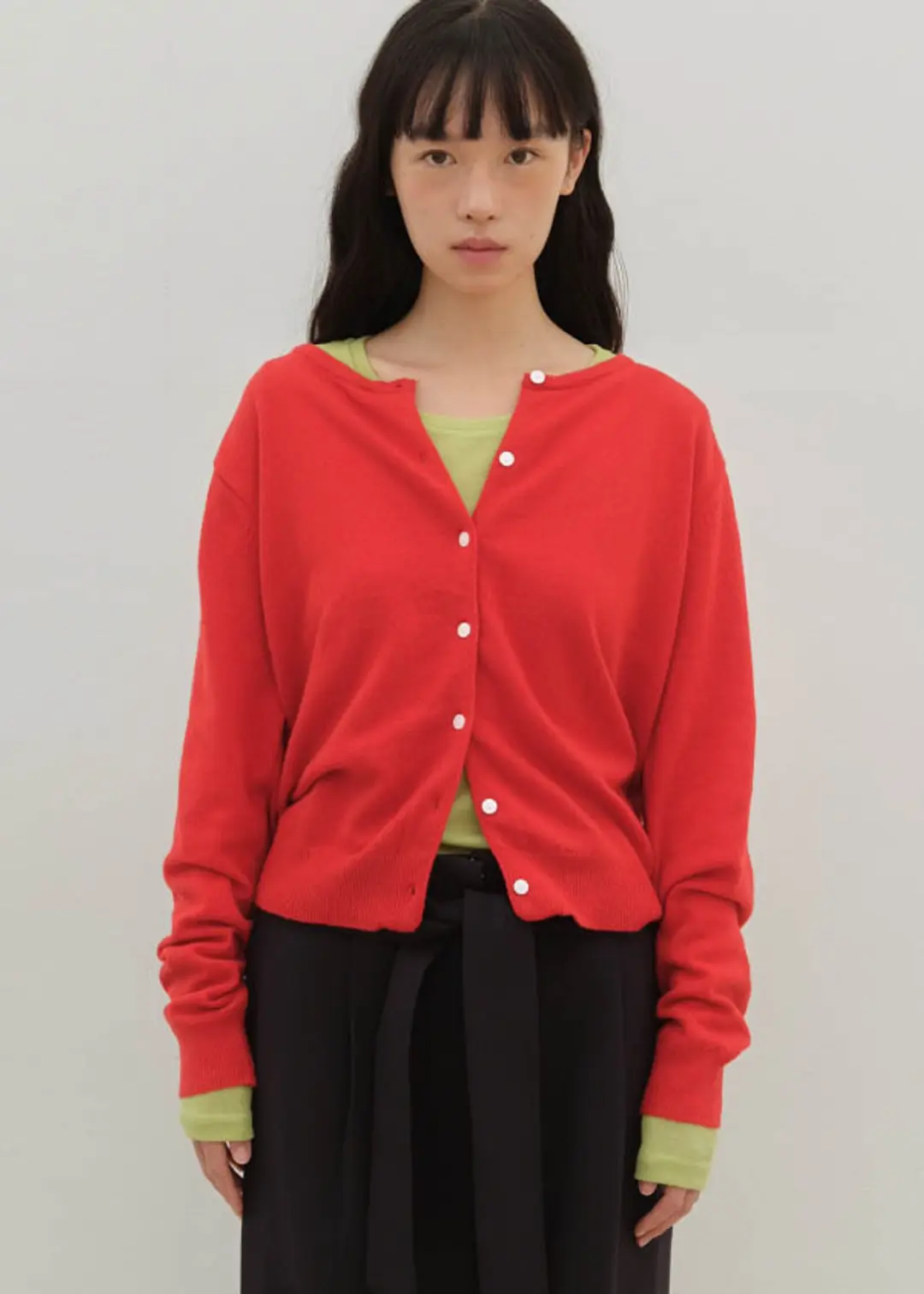 온무드 ORGANZA LABEL CASH CARDIGAN - APPLE RED 상품 이미지 2