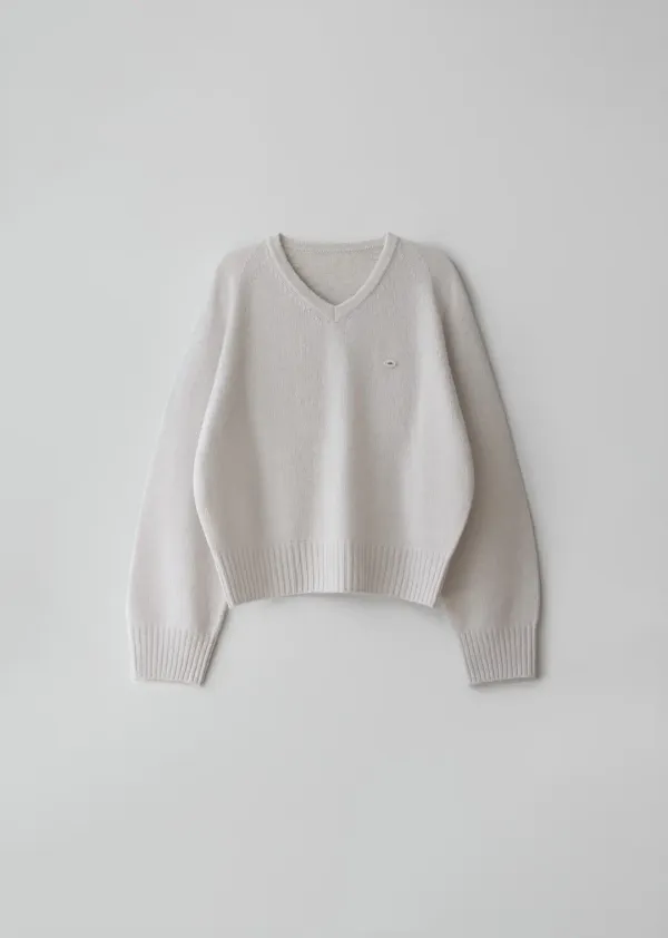 Powder v-neck knit (silver gray)