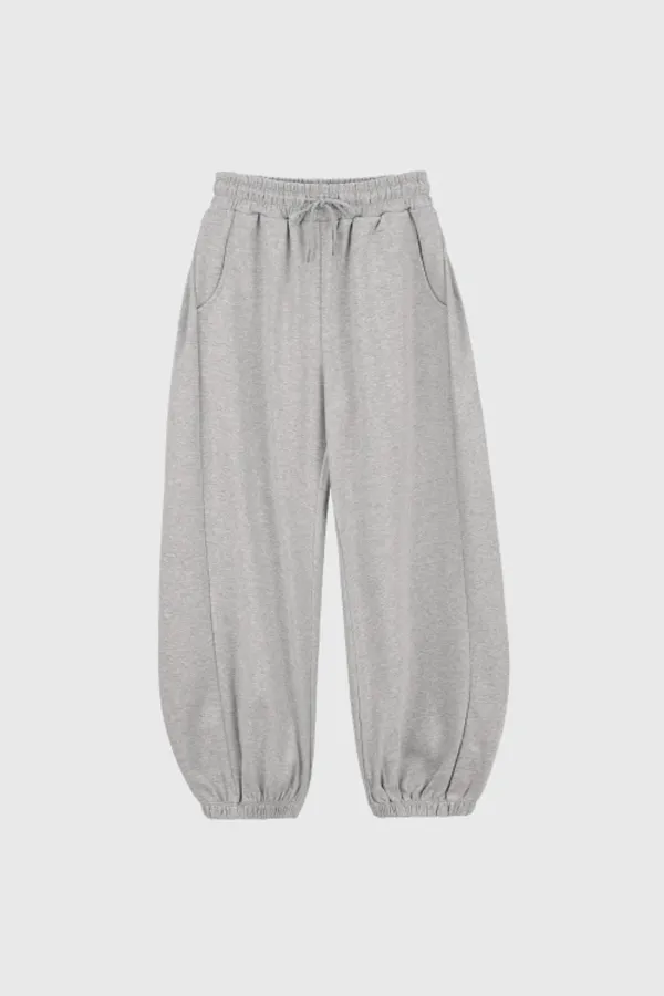 Volume Silhouette Tuck Jogger Pants