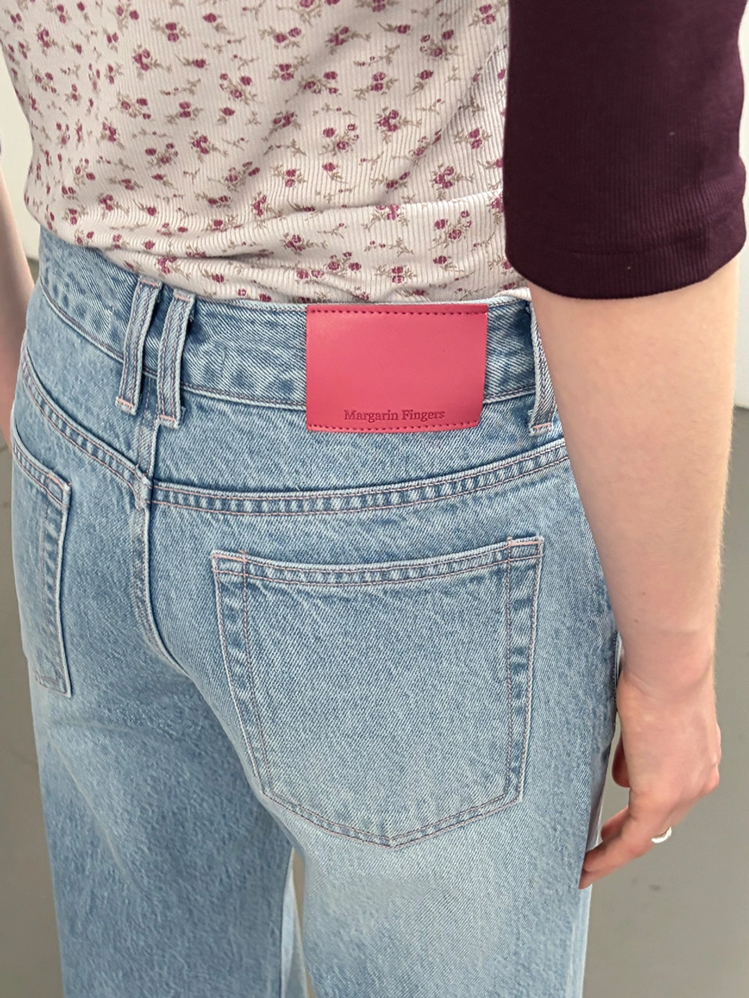 마가린핑거스 PINK STITCH DENIM PANTS (LIGHT BLUE) 상품 이미지 2