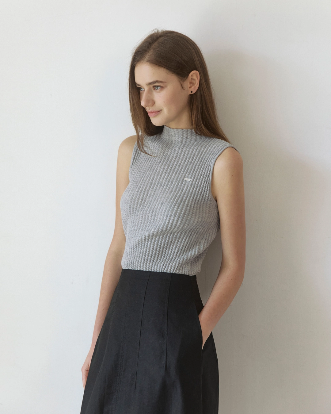 어다울 Embo ribbed half neck knit sleeveless - grey 상품 이미지 1