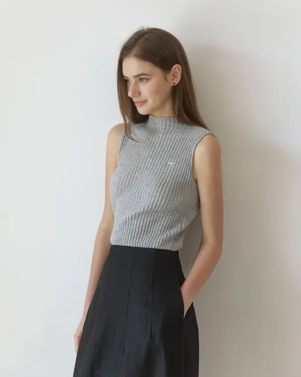 Embo ribbed half neck knit sleeveless - grey