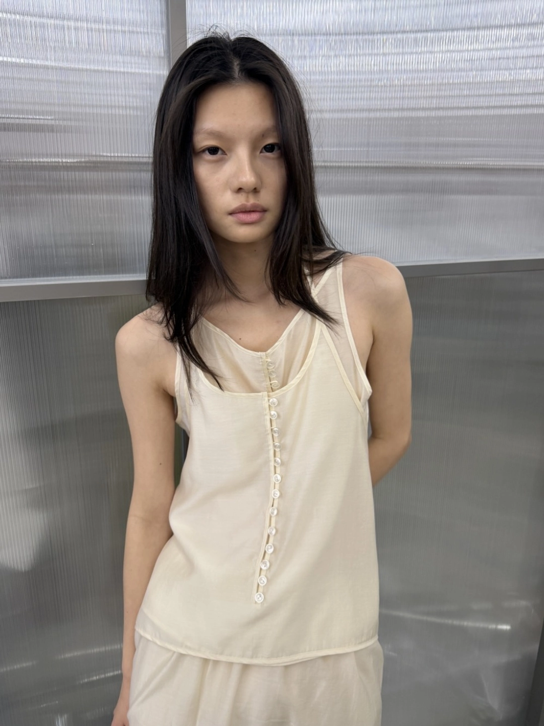 로우클래식 See-Through Button Loop Top_Cream 상품 이미지 2