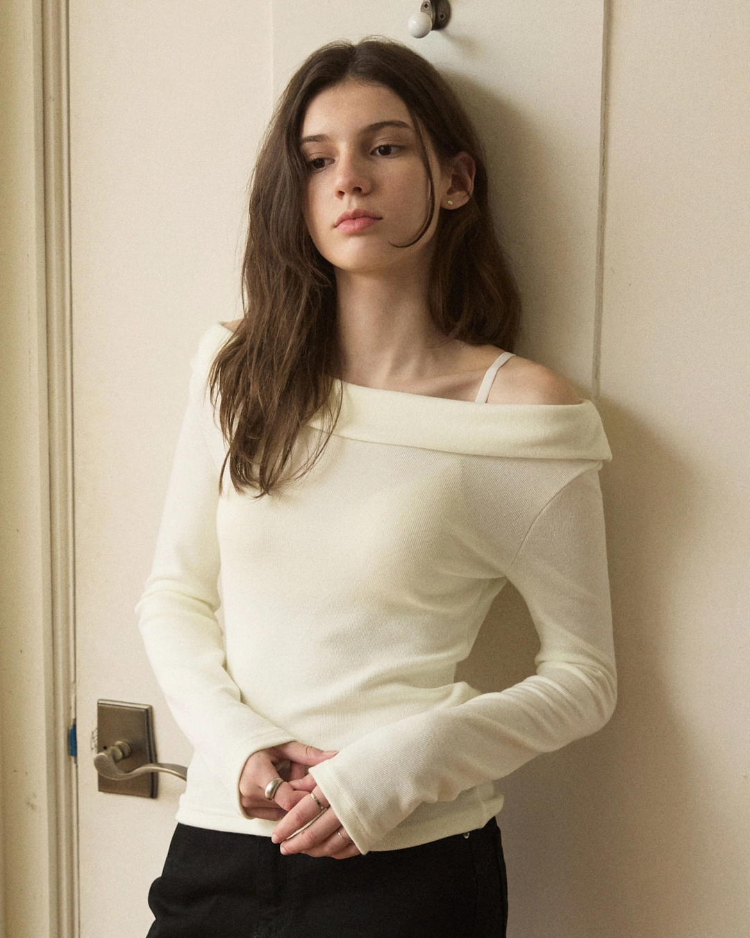 어다울 Softy silver button off shoulder t shirt - lemon cream 상품 이미지 2