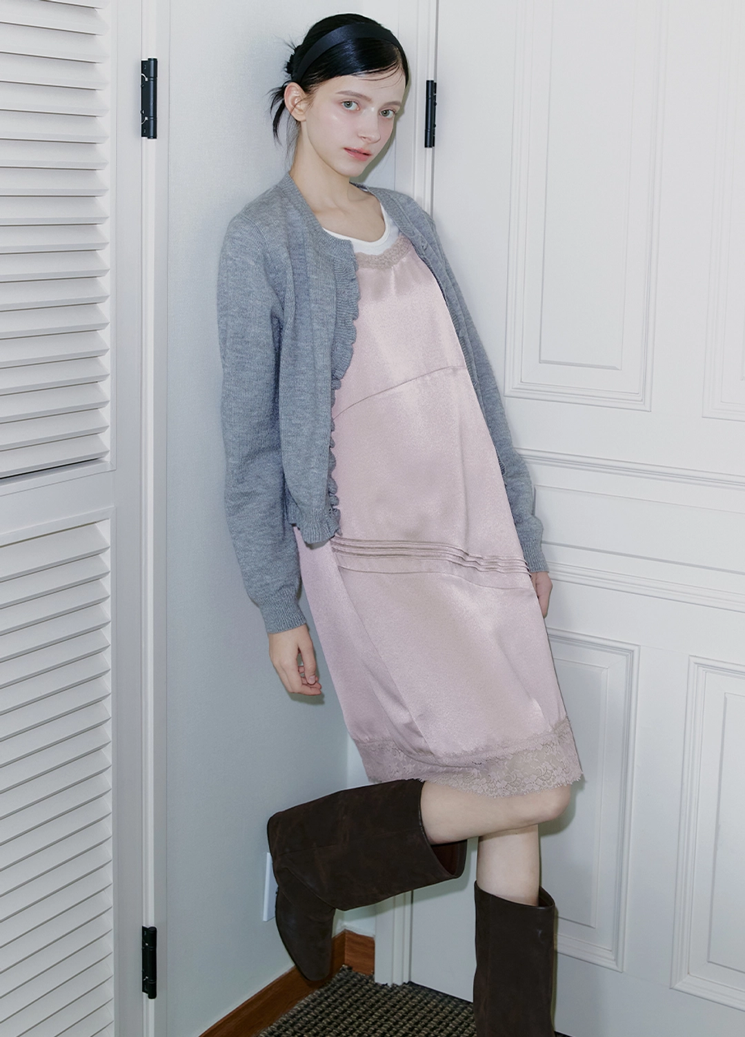 미케네 [44-120]  Siebev Satin Lace Mini Dress  시베브 새틴 레이스 미니 드레스 (가을-봄-데이트룩-파티룩-출근룩-데일리룩-페미닌-빈티지-레이어드-뷔스티에원피스-뷔스티에-새틴-미니원피스-레이스-여리핏-자체제작) 상품 이미지 1