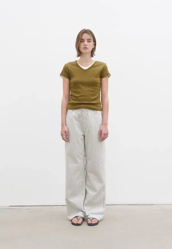 V-neck short sleeve t-shirt (deep olive)