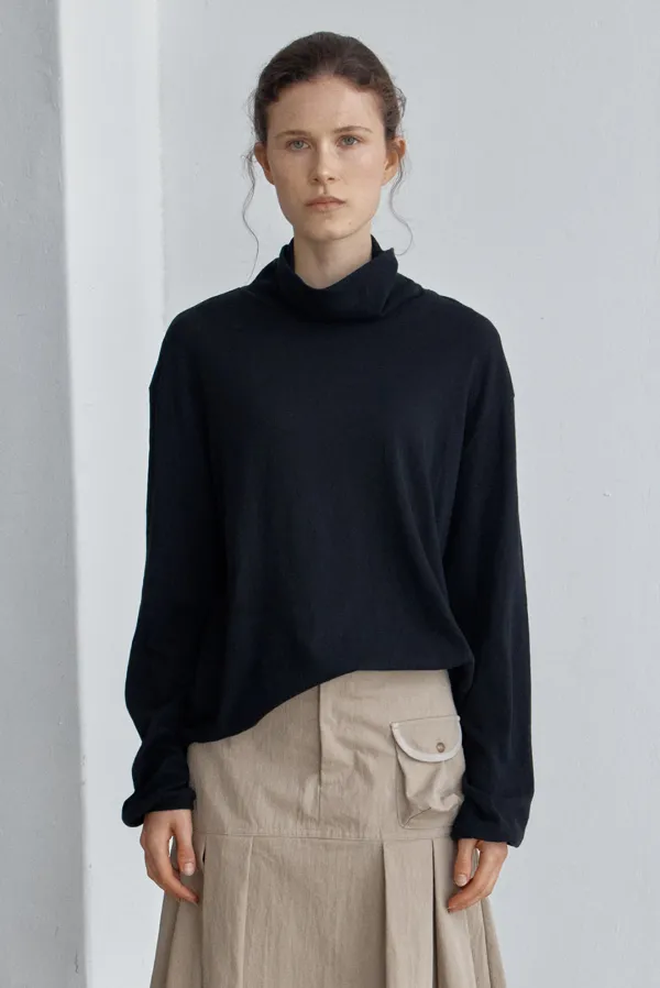 soft poloneck tee - black