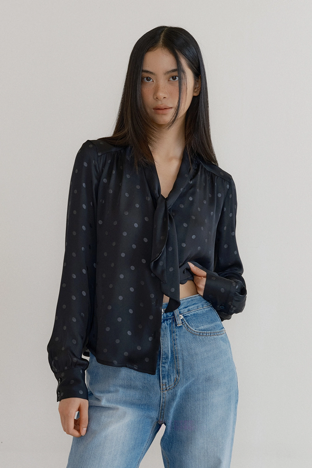 루시르주 Silken Scarf Blouse (dot black) 상품 이미지 1