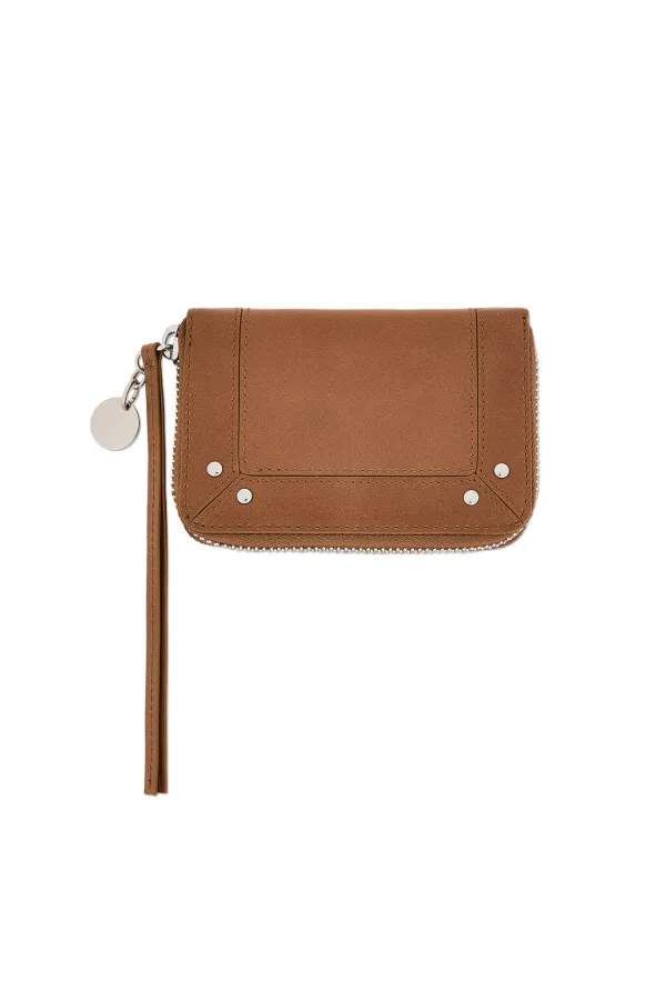 STEEL LOGO RIVET COMPACT WALLET IN CAMEL