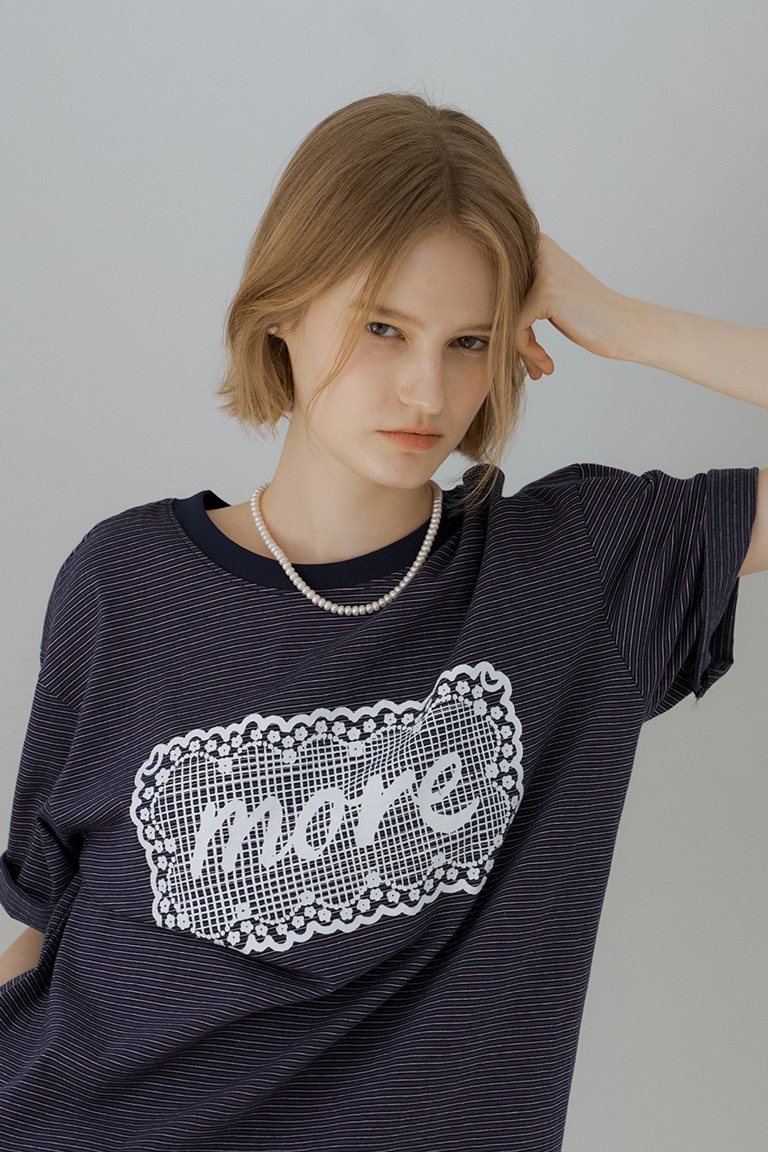 모어댄라이크 LACE LOGO SHORT SLEEVE T-SHIRT - PURPLE 상품 이미지 1