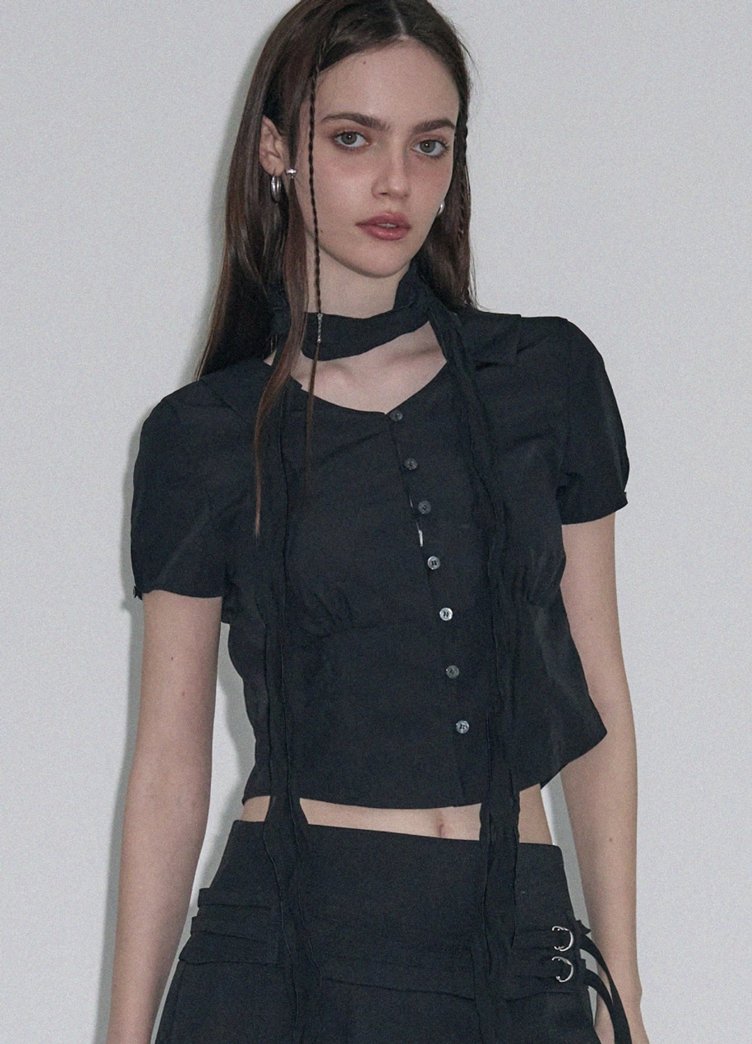 레더리 쥴리 브이넥 카라 블라우스 [BLACK] 상품 이미지 2