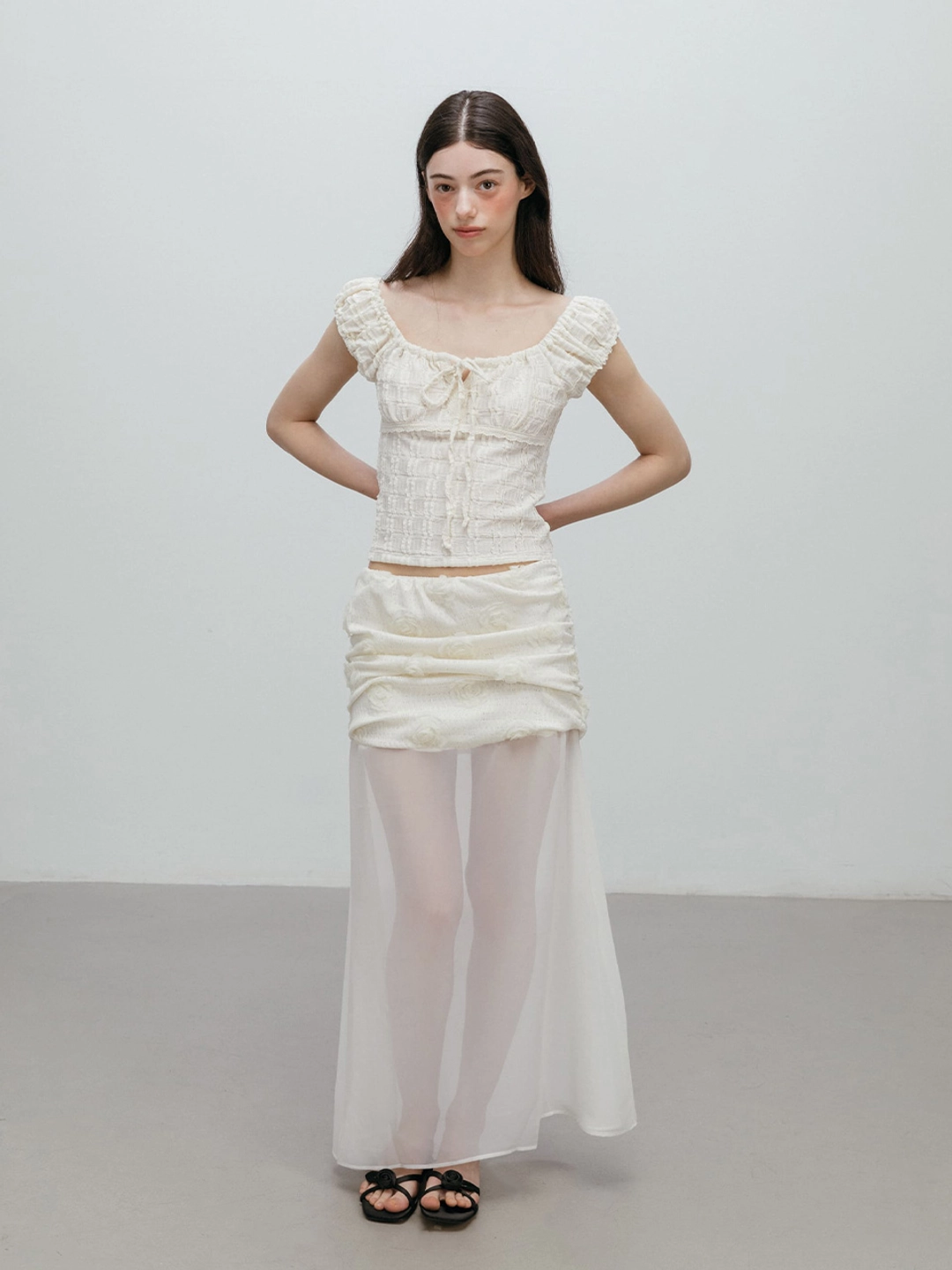 모이페어 SHIRRING LACE SLEEVELESS / IVORY 상품 이미지 1