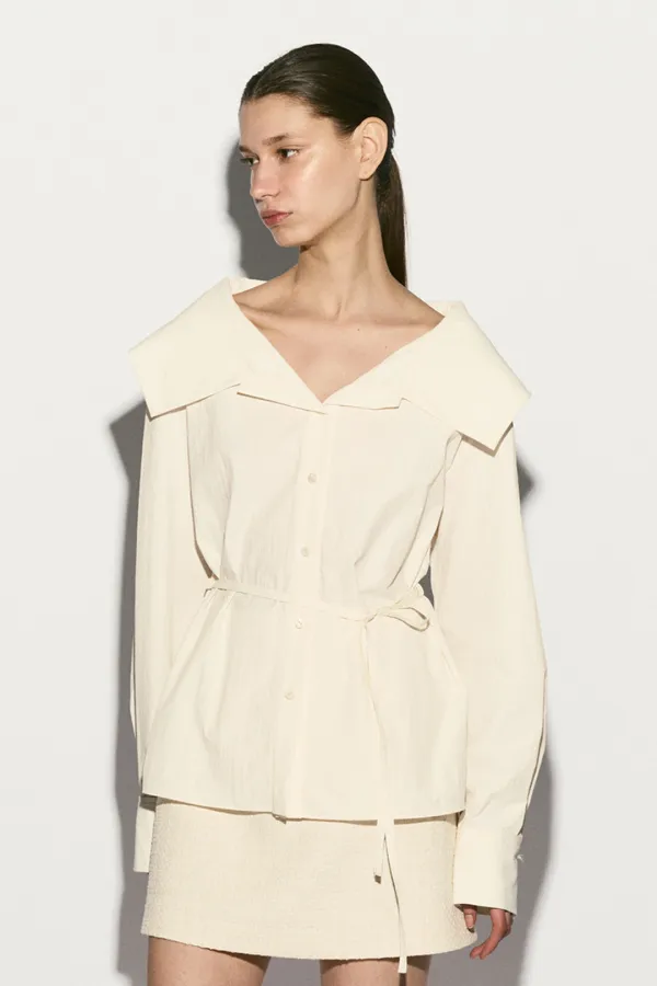 WIDE COLLAR BELTED BLOUSE CREAM