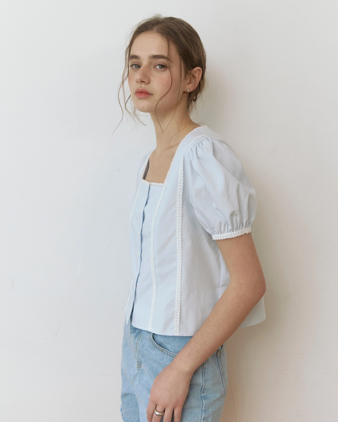 어다울 Lace point puff square neck blouse - skyblue 상품 이미지 2