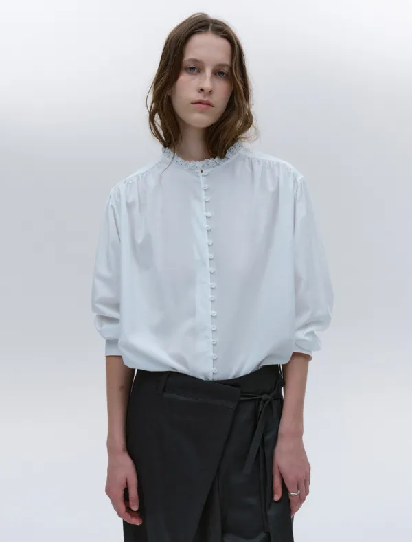 SHIRRING LACE BUTTON BLOUSE [WHITE]