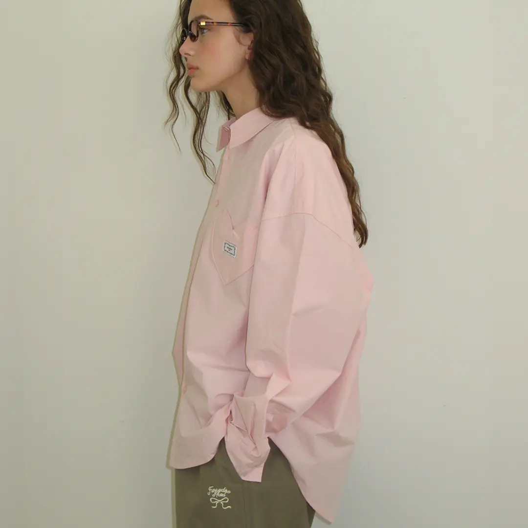 론론 STITCH HEART POCKET OVER FIT SHIRT SOFT PINK 상품 이미지 2