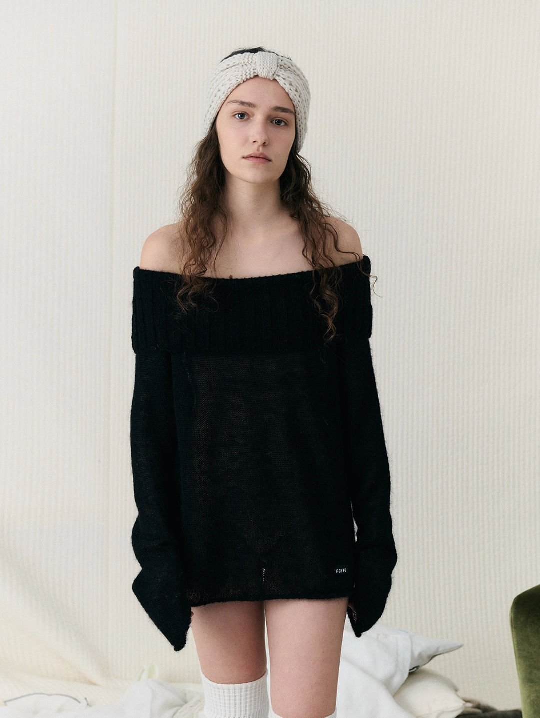 포에토 Personal off shoulder kidmo knit - black 상품 이미지 2