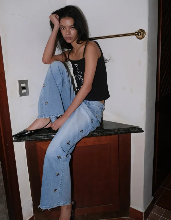 WASHED STUDDED FLOWER FLARED JEANS, LIGHT BLUE