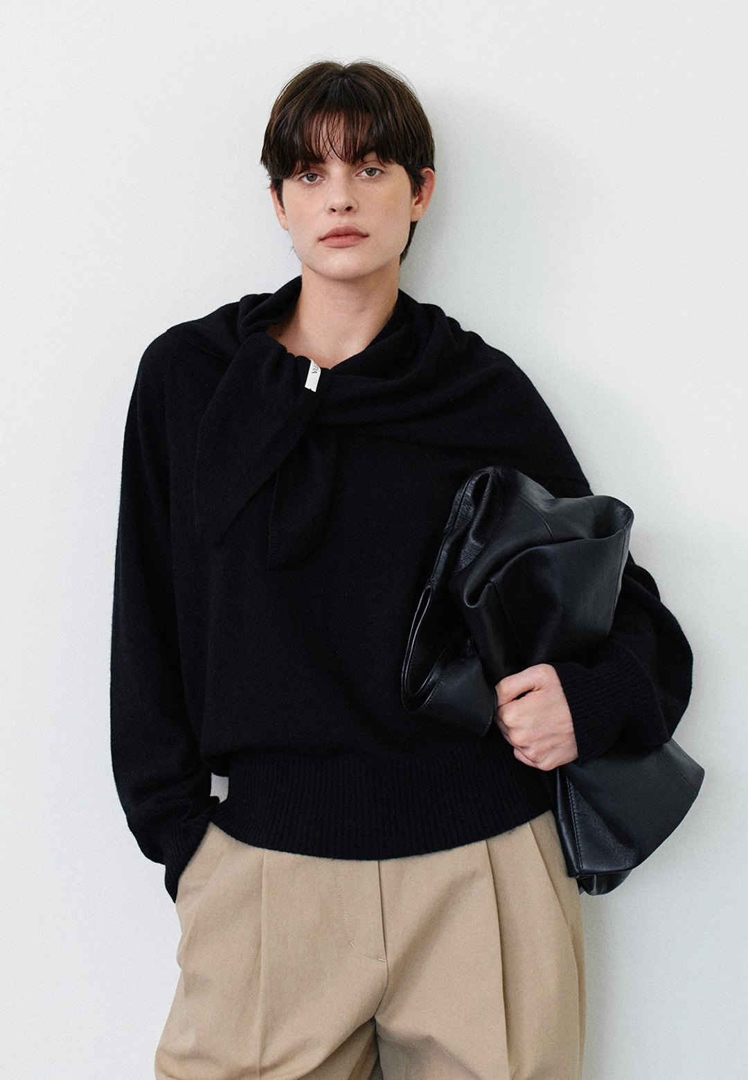 노티아 TRIANGLE KNIT WOOL SCARF - BLACK 상품 이미지 2