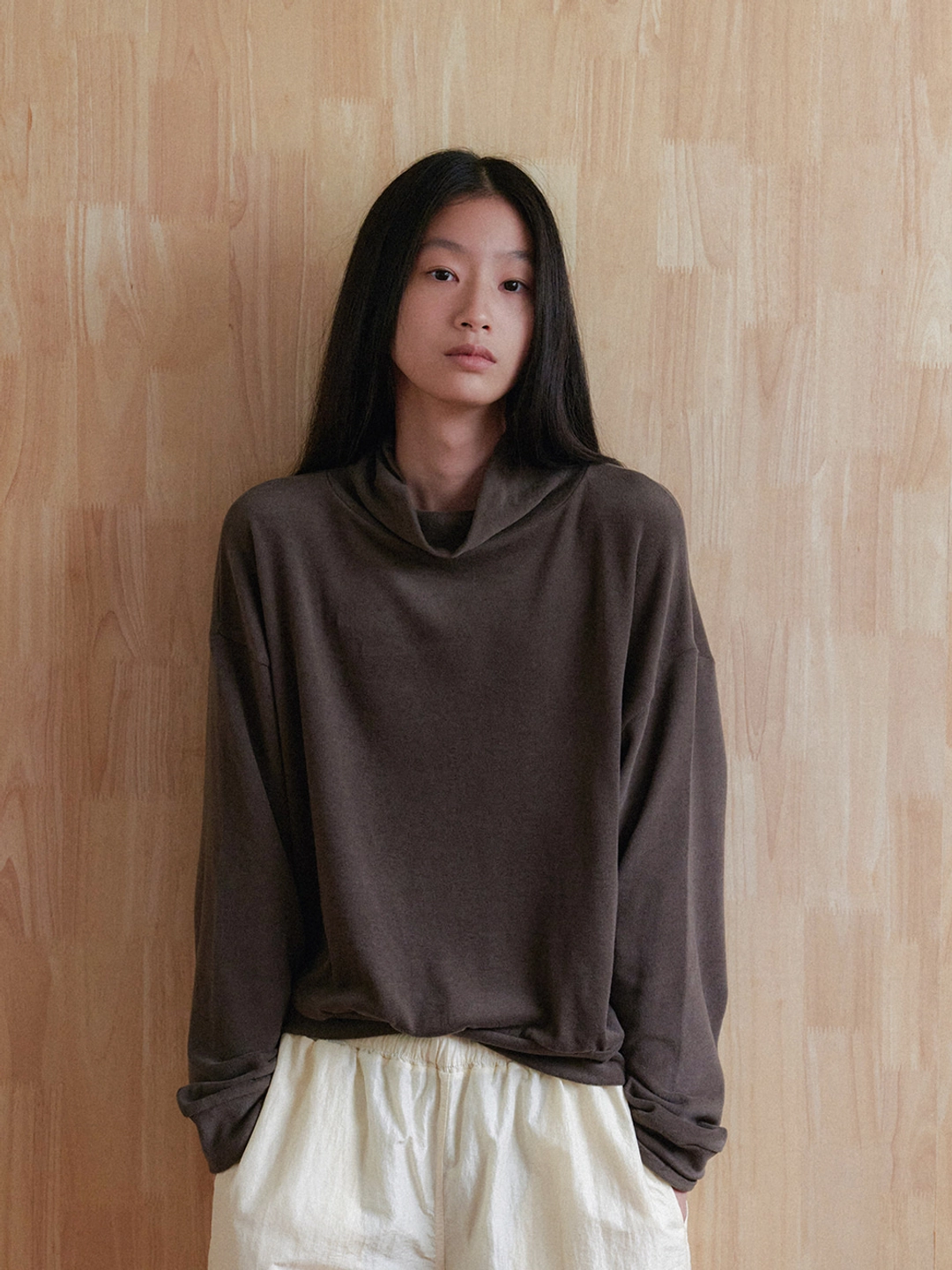 토콜 [26FW] Turtle neck logo sweatshirt - Brown 상품 이미지 1