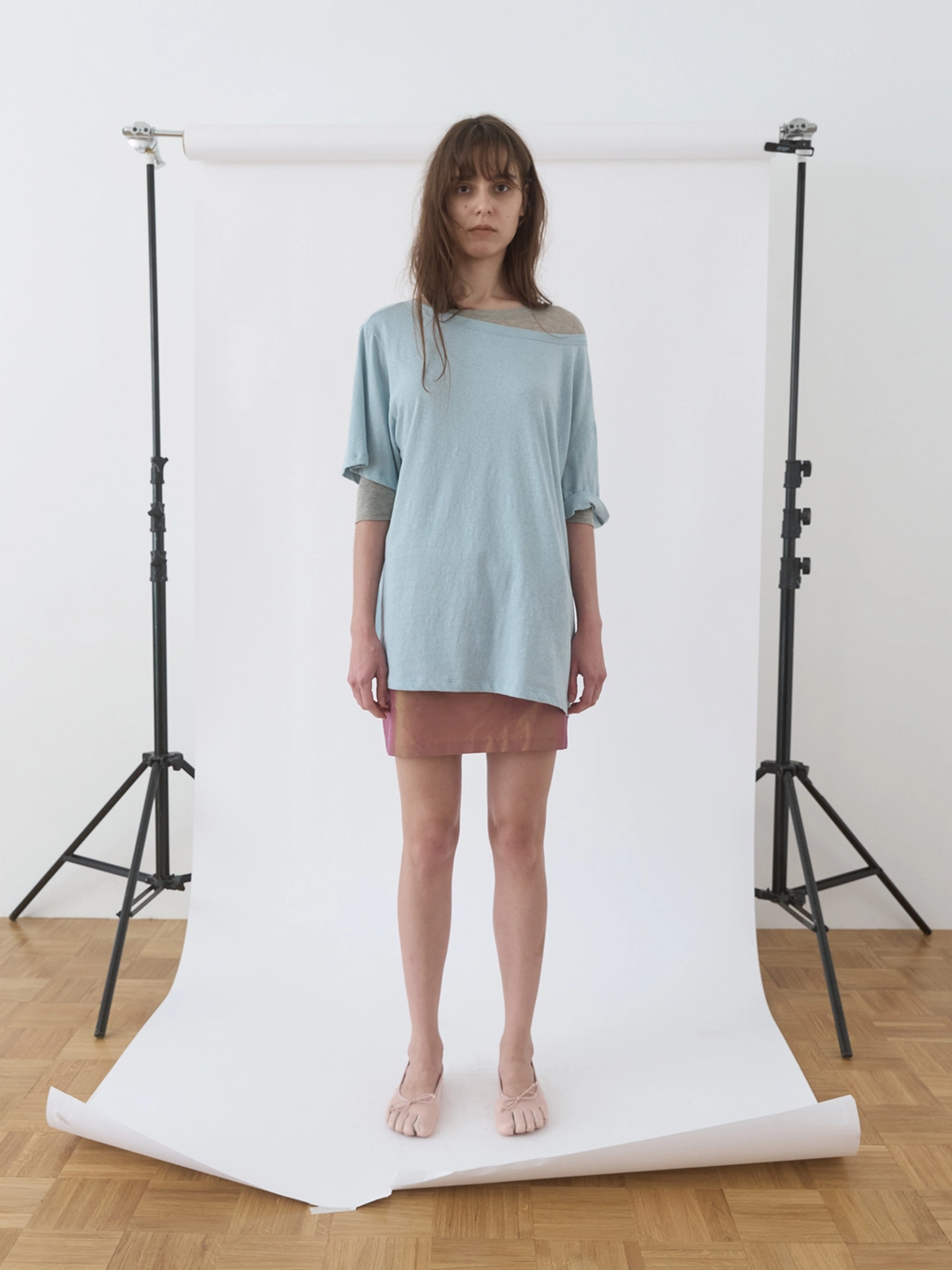 낫띵에브리띵 SLASH NECK TEE IN SOFT BLUE 상품 이미지 1