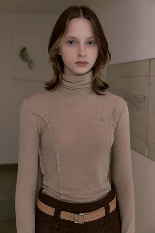 Raw Edge Turtle Neck (Light Beige)