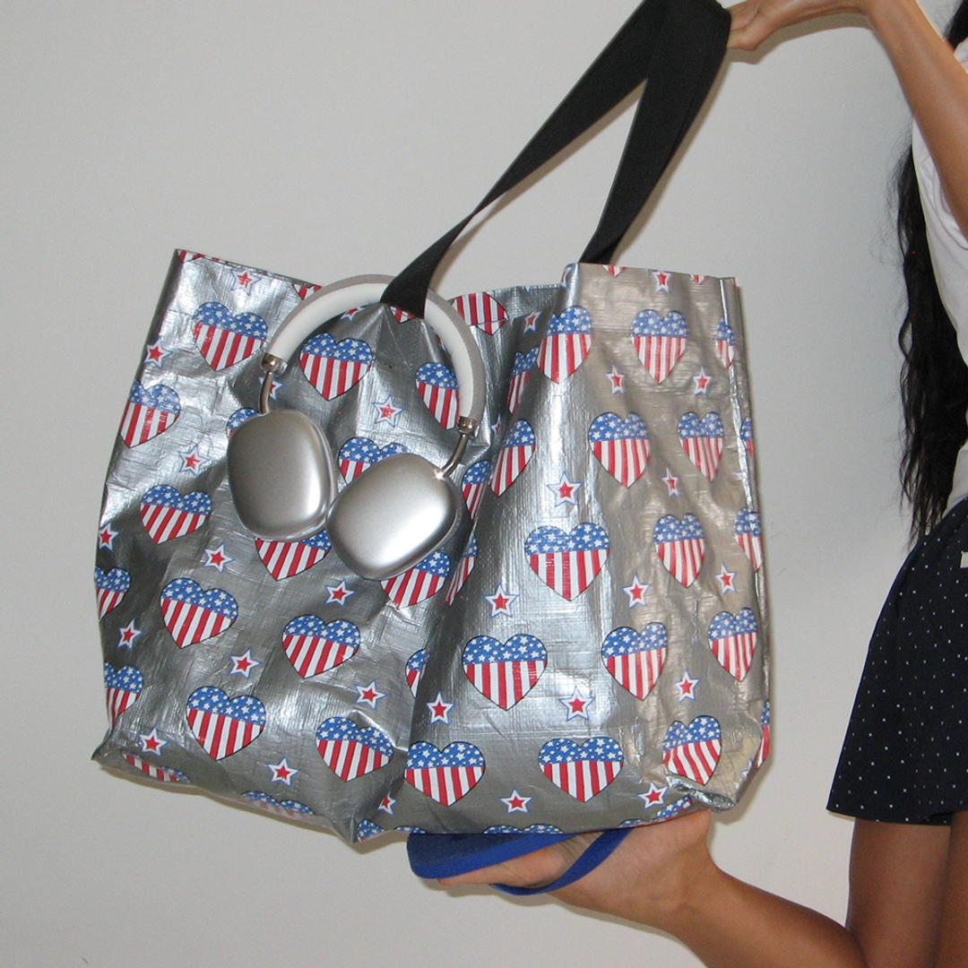 론론 HEART STAR FLAG TARPAULIN BAG SILVER 상품 이미지 1