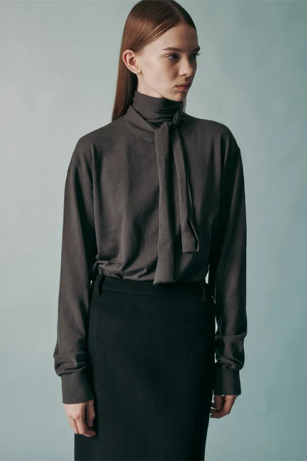 TIE NECK KNIT TOP