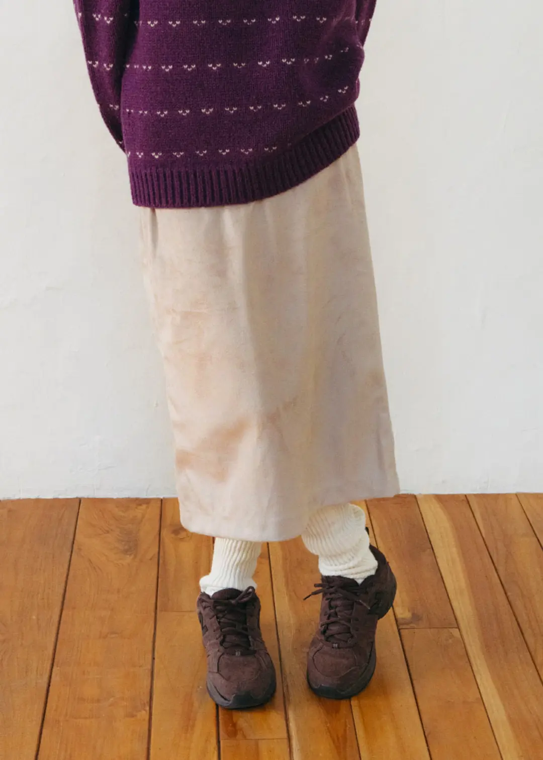 온무드 PENCIL SUEDE SKIRT - BEIGE 상품 이미지 2