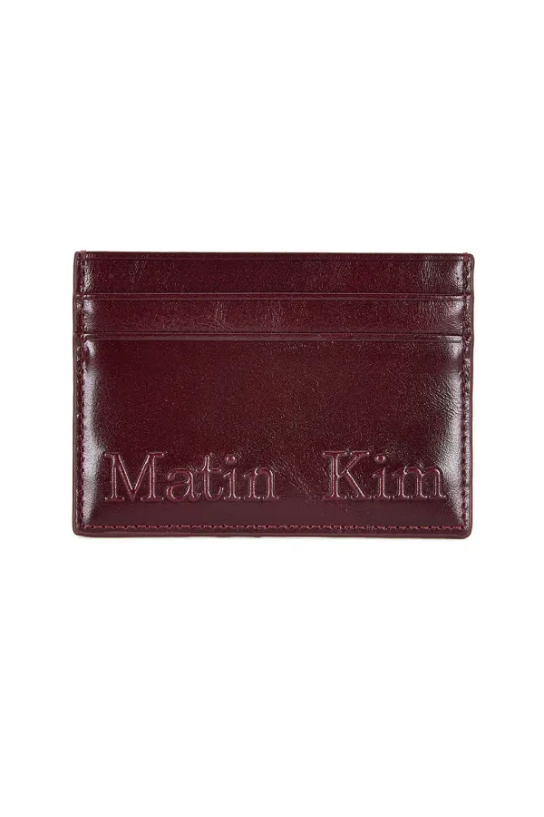 EMBOSSED LOGO CARD WALLET IN BURGUNDY