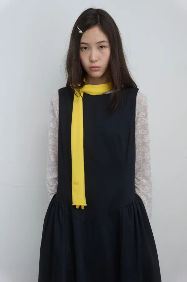 BUTTON DETAIL MUFFLER_YELLOW