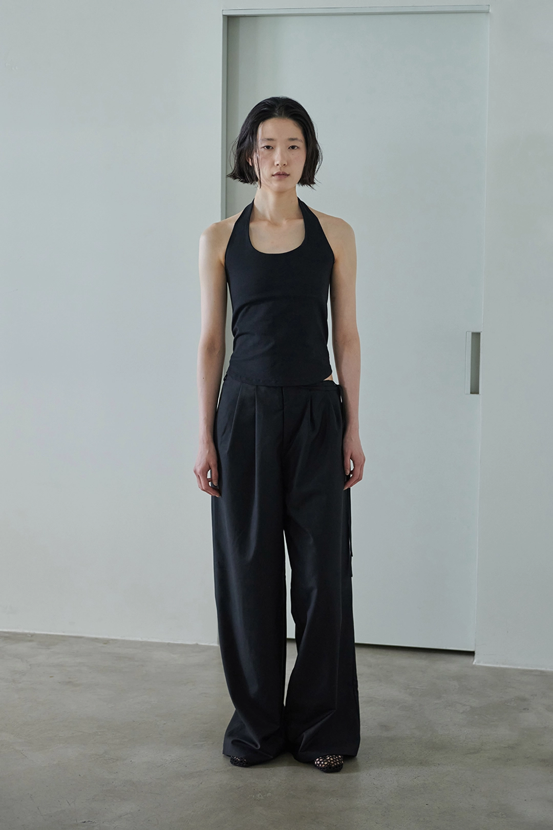 다이애그널 HALTERNECK SLEEVELESS TOP 상품 이미지 2
