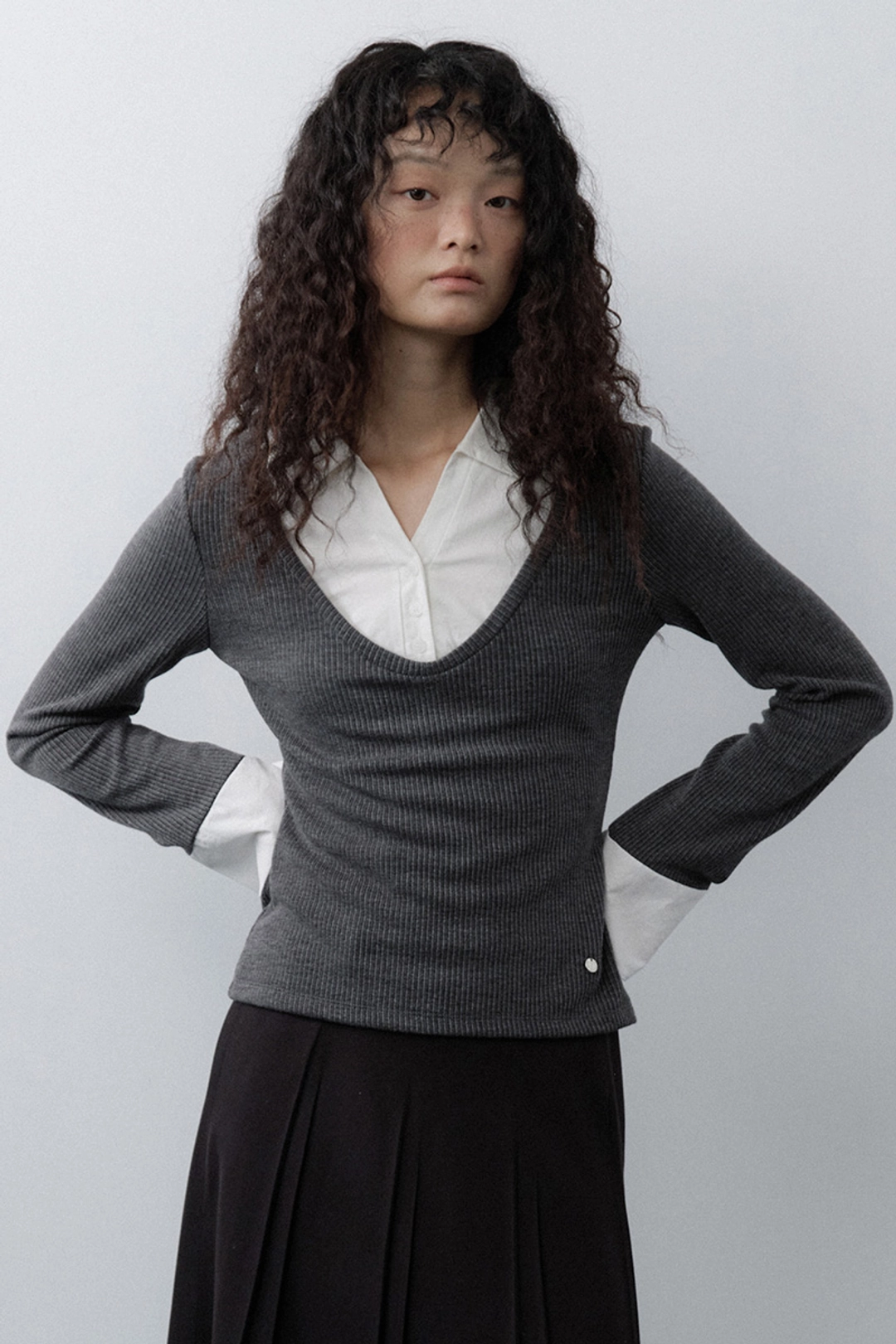 루시르주 V-Neck Shirt Layered Top (Charcoal) 상품 이미지 1