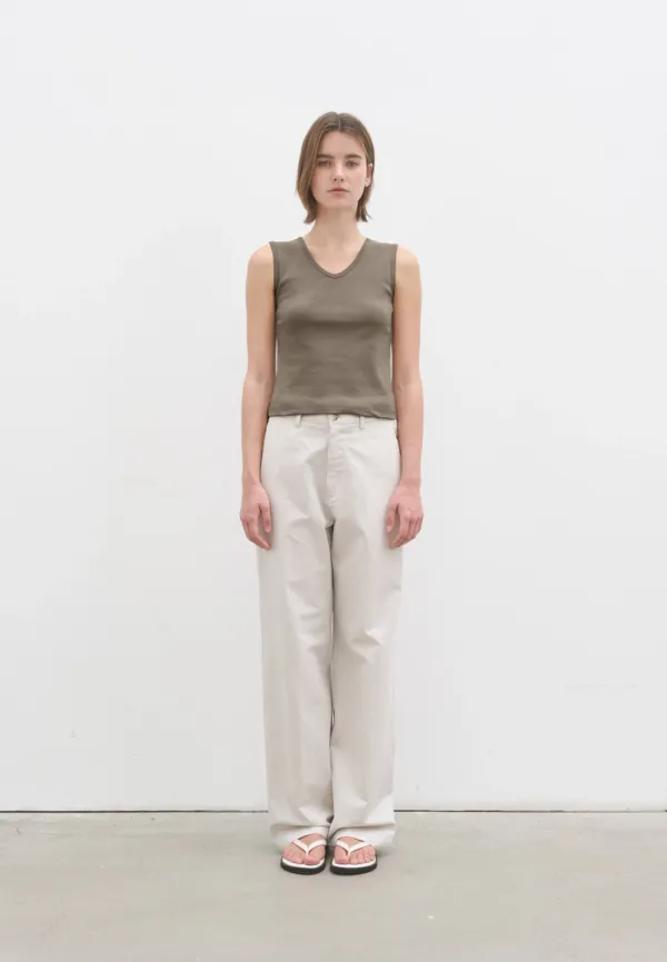 Basic v-neck sleeveless (mocha)