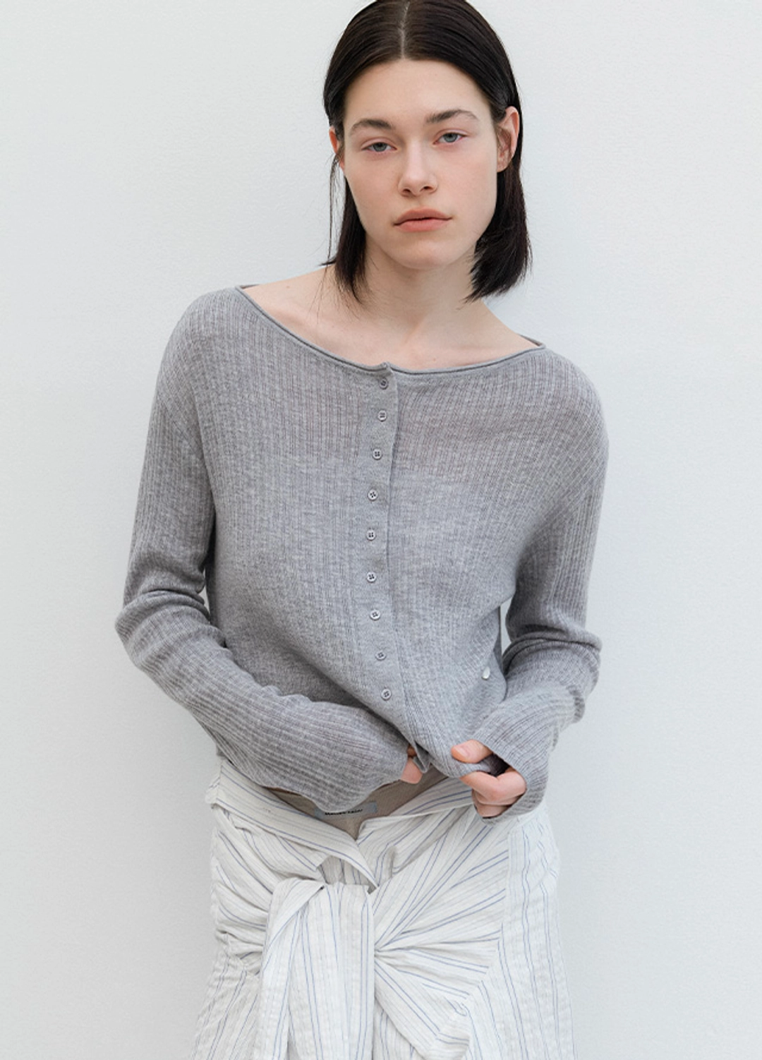 아뜰리에 나인 (CD-2257)AN SHEER FRESH CROP BOAT NECK CARDIGAN 상품 이미지 1
