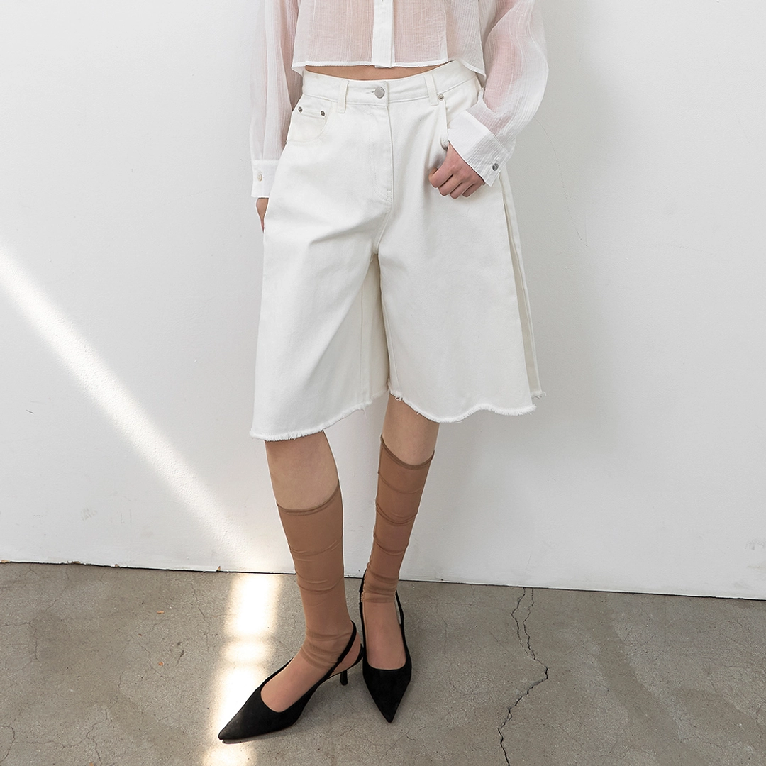아뜰리에 나인 (PT-5790)TUCK BERMUDA WHITE DENIM PANTS 상품 이미지 1