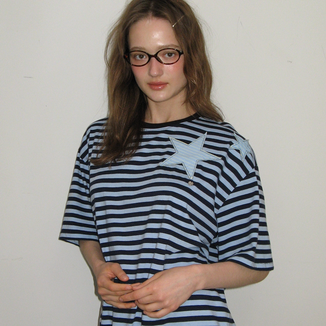 론론 STRIPE STAR APPLIQUE T SHIRT BLUE NAVY 상품 이미지 1