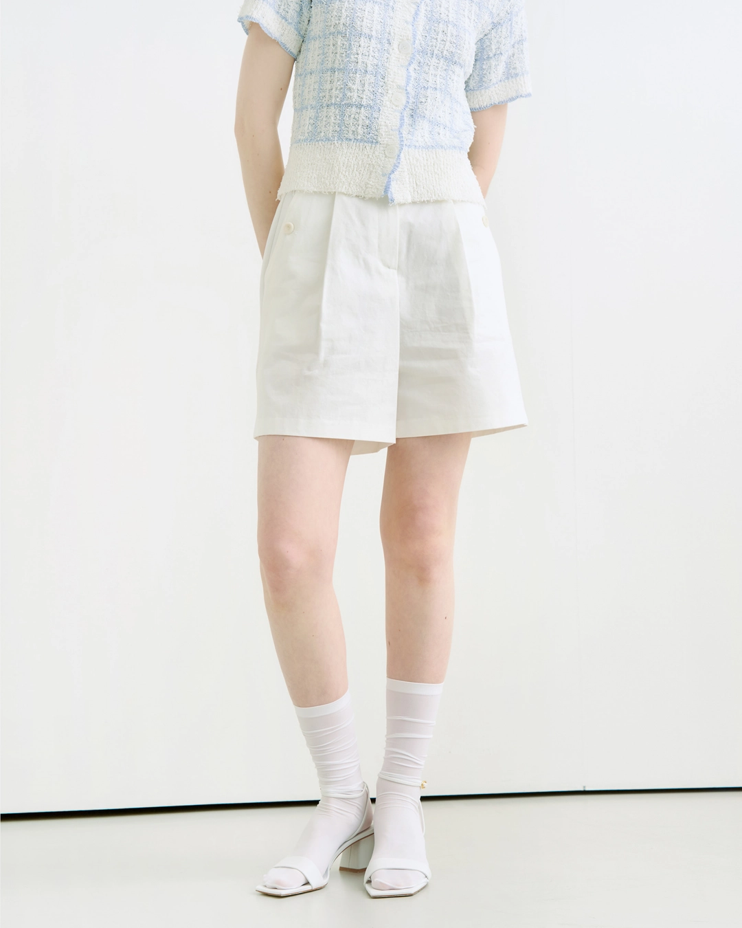 어다울 Pocket button point half pants - ivory 상품 이미지 1