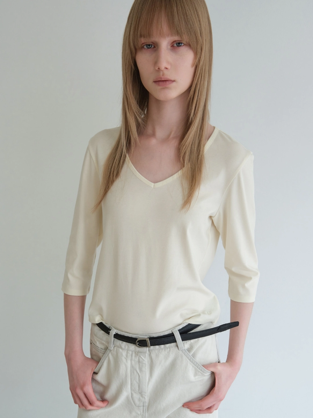 로우클래식 [6/17 예약배송] Deep V-Neck Stretchy T-Shirts_Cream 상품 이미지 2