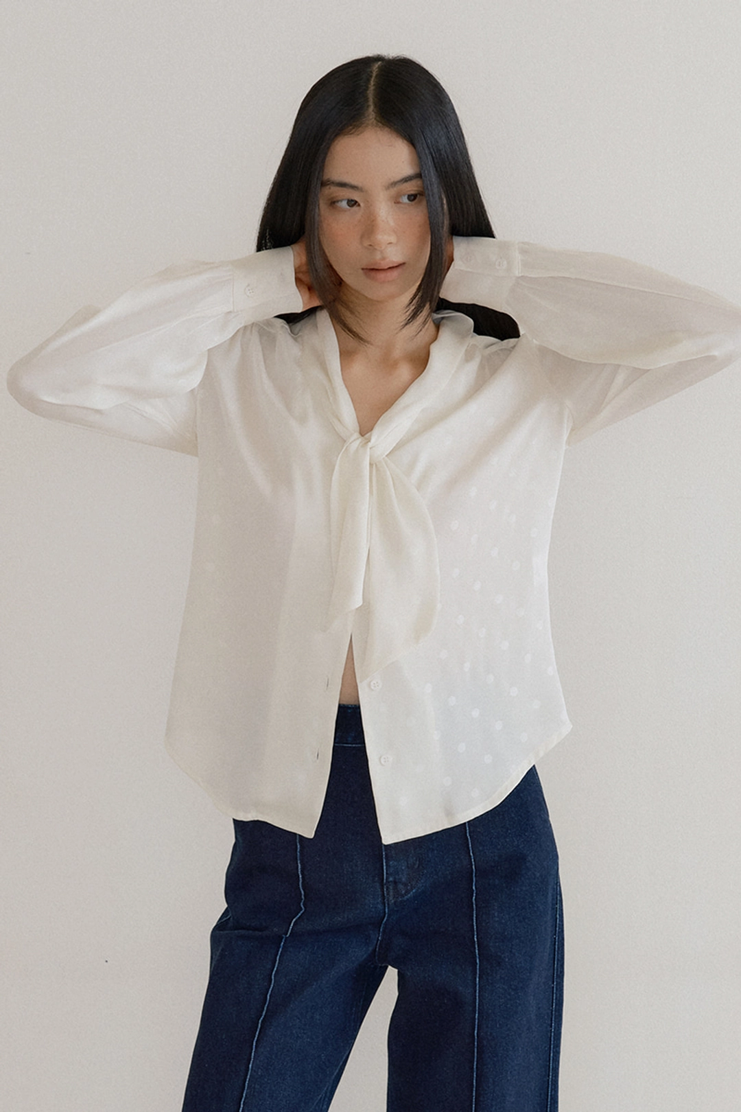 루시르주 Silken Scarf Blouse (dot cream) 상품 이미지 1