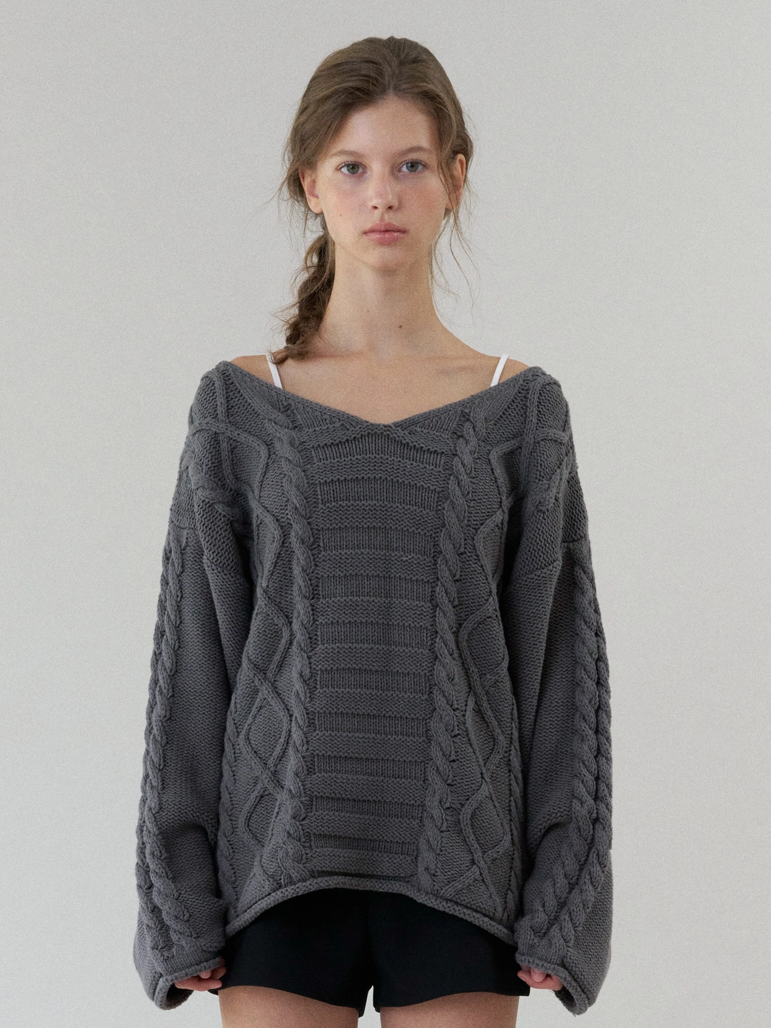 헤더먼트 heritage cable v-neck knit (charcoal) 상품 이미지 1
