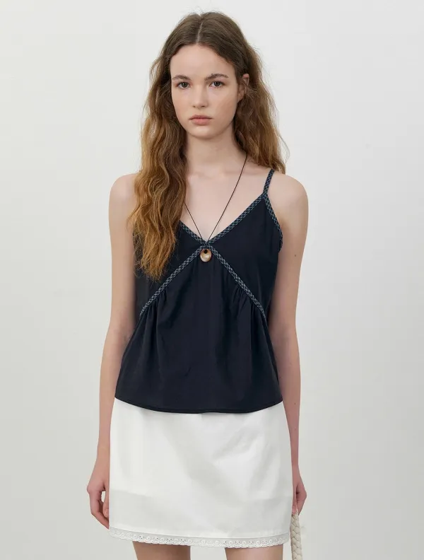Point cross strap sleeveless blouse_Black