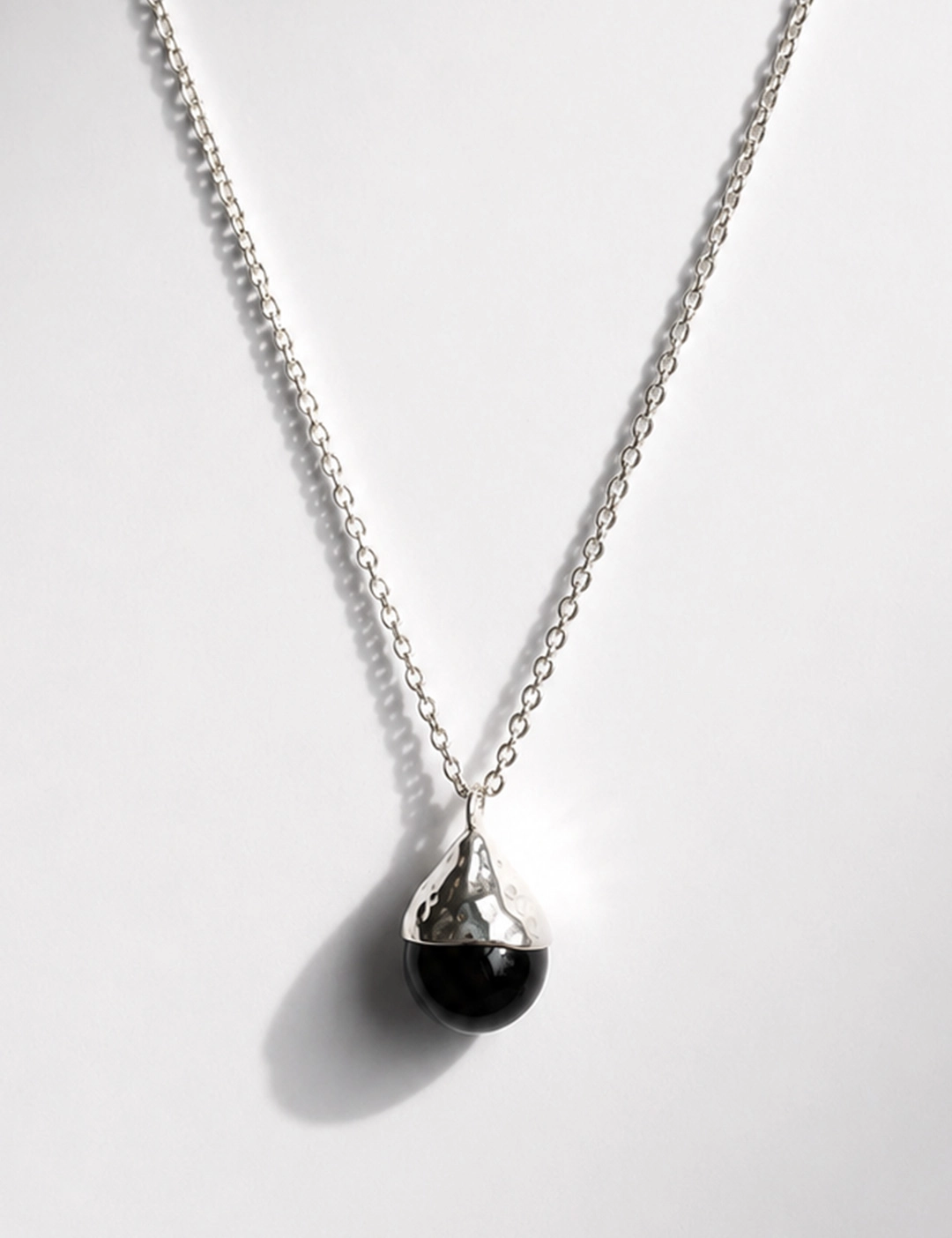 에뜨리브 [08/03 예약배송] Onyx Bell Drop  Necklace 상품 이미지 1