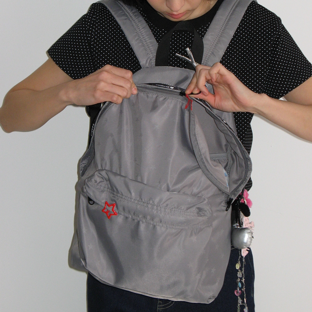 론론 MINIMAL LIGHT BACKPACK SILVER 상품 이미지 2