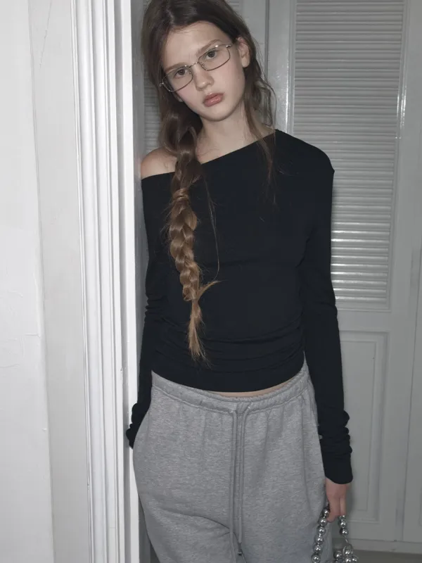SPAN OFF SHOULDER T-SHIRT - BLACK
