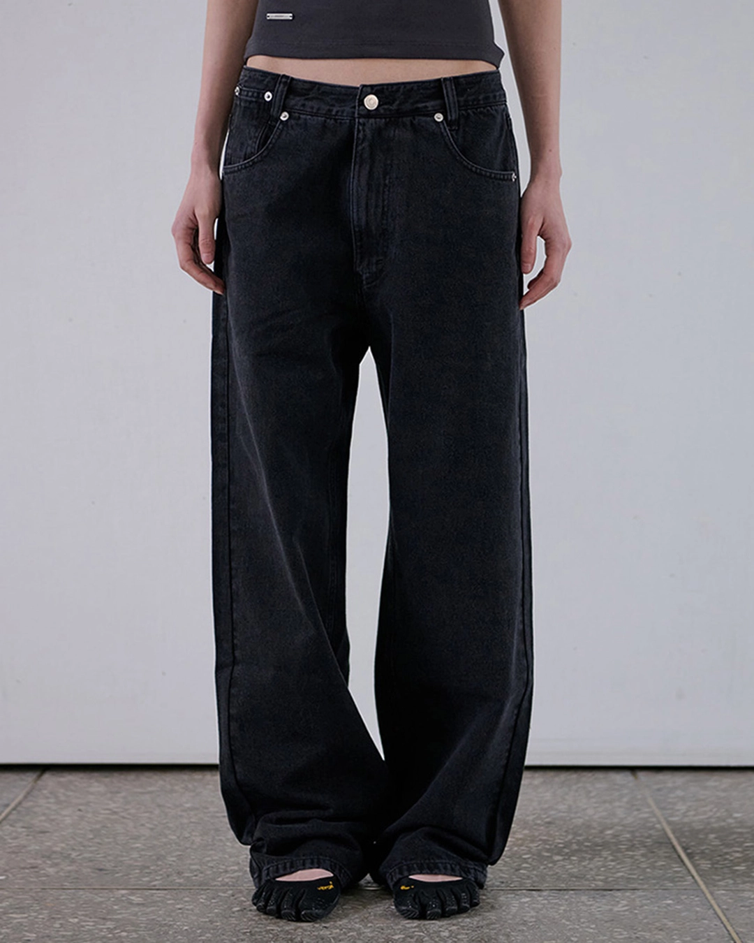 오데스 [ESSENTIAL] RELAXED SEMI BAGGY JEANS - BLACK 상품 이미지 1