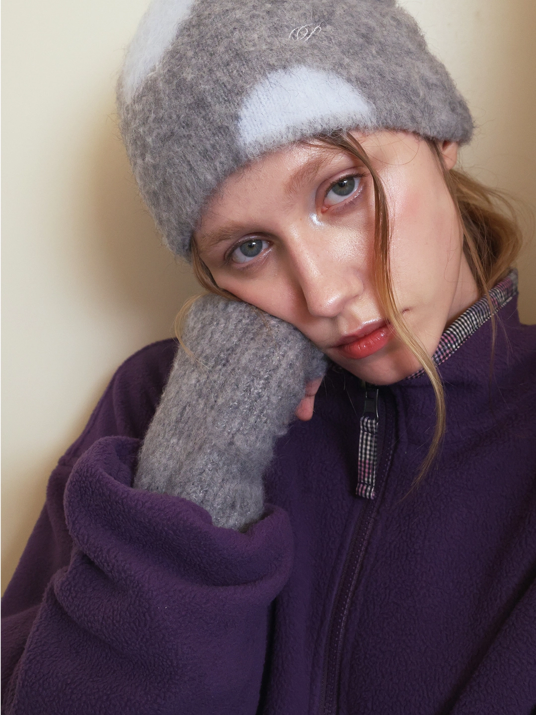 포에브 Fluffy Dotted Knit Beanie - Grey 상품 이미지 2