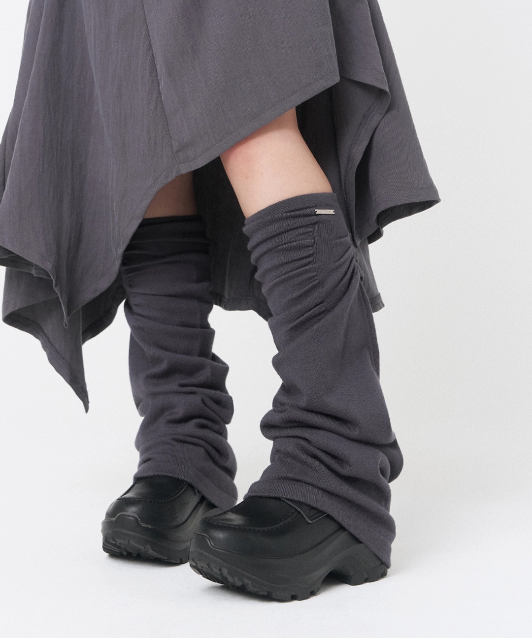 미세키서울 Shirring knit leg warmer CHARCOAL 상품 이미지 2