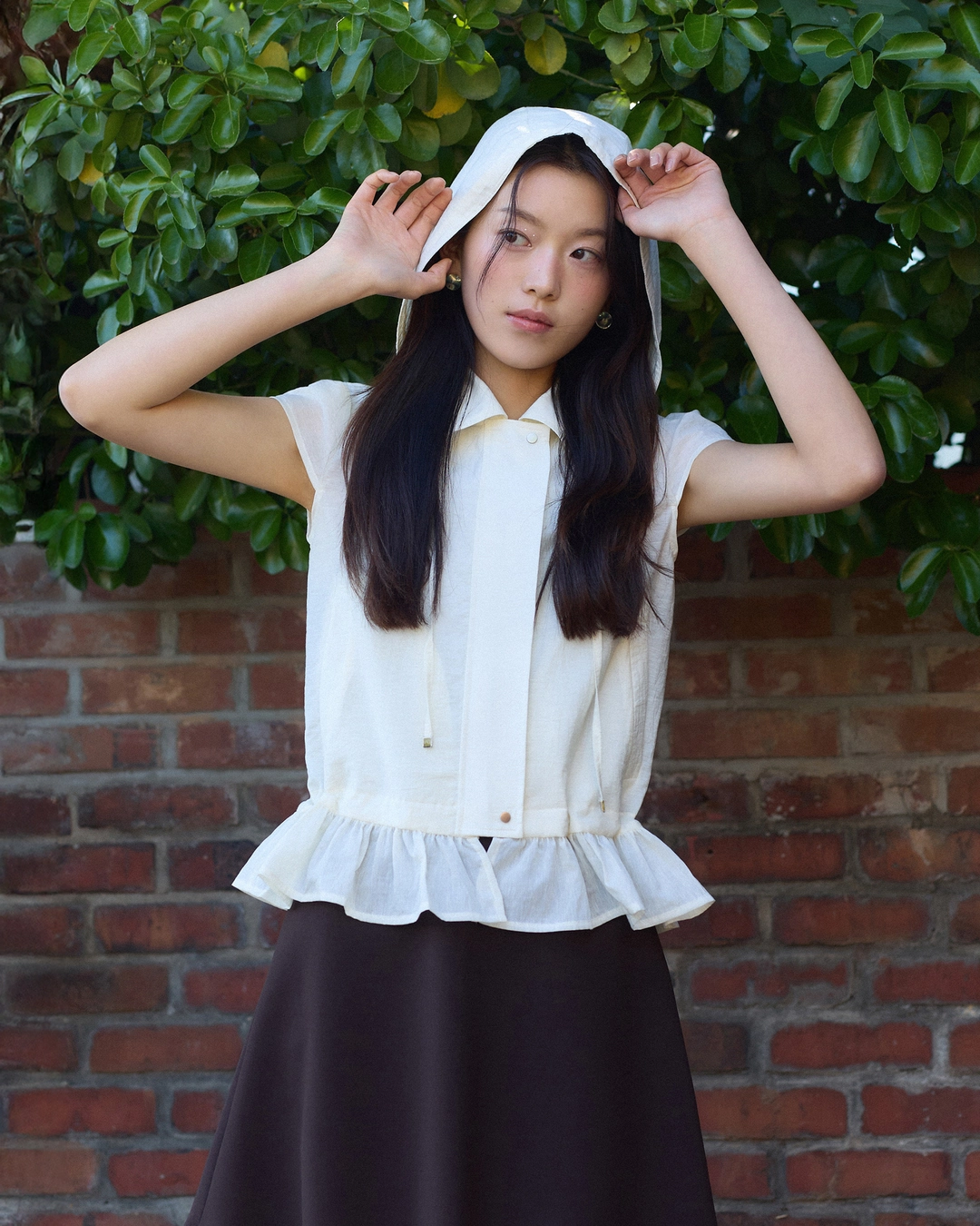 어다울 Sheer texture frill hood blouson - cream 상품 이미지 3